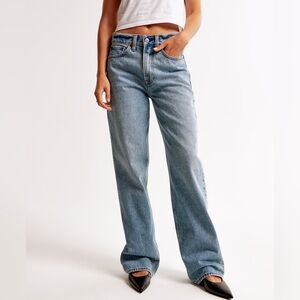 Abercrombie Women’s Slouchy Mid Rise Light Wash 29/8 Reg Denim Jeans